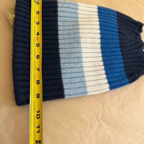 NWT Burberry cashmere hat - Picture 6 of 11